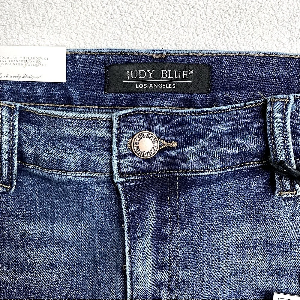 Judy Blue Los Angeles Mid-Rise Semi-Cuffed Raw Hem Denim Shorts Size (XL) - Picture 3 of 14